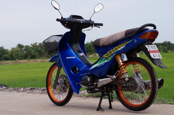 ขาย HONDA WAVE 110 ทะเบียนพร้อมโอน ภาษี พ ร บ 2556 ขาดยังไม่ถึงปี ครับ แต่งภายนอกสวย สะอาด สภาพตามรูป เครื่องเดิม เงียบ ดีมาก ขับดี ครับ