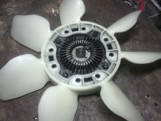 พัดลมฟรีปั้มหน้าเครื่อง รถวีโก้