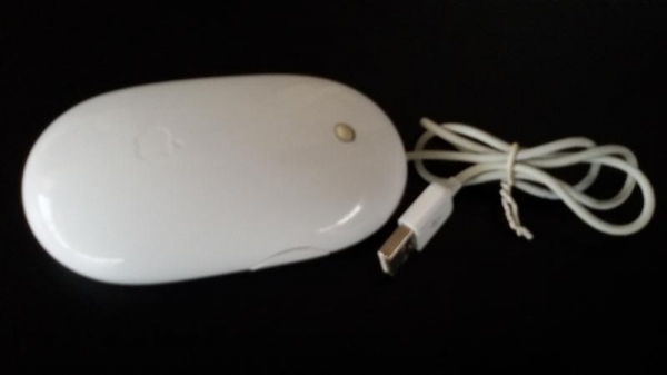ขาย Apple Magic Mouse มือ2 ใช้งานได้ปกติ สภาสวยมาก 95 เปอร์เซ็นต์ ราคาตัวละ 800 บาทพร้อมส่งทั่วไทย ขาย Apple Magic Mouse มือ2 ใช้งานได้ปกติ สภาสวยมาก 95 เปอร์เซ็นต์ ราคาตัวละ 800 บาทพร้อมส่งทั่วไทย