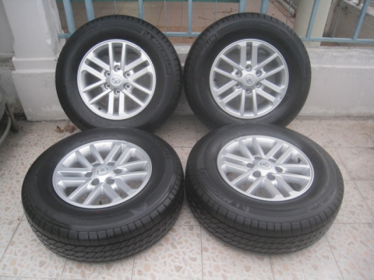 ขายล้อแม็กป้ายแดง toyota fortuner 17"x7.5"พร้อมยางปี 14สนใจติดต่อเล็กคลองสามครับ (081-3747940)