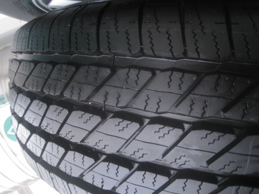 ขายล้อแม็กป้ายแดง toyota fortuner 17"x7.5"พร้อมยางปี 14สนใจติดต่อเล็กคลองสามครับ (081-3747940)