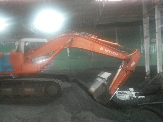 ขายรถแบคโคEX200-2 สภาพดีพร้อมใช้งาน