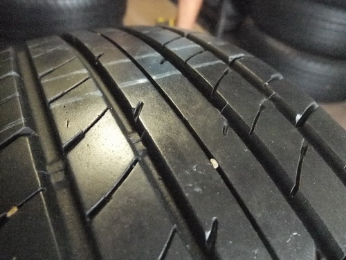 ยาง Dunlop 185/55/15 ปี11  สภาพสวยๆ ดอกหนามาก