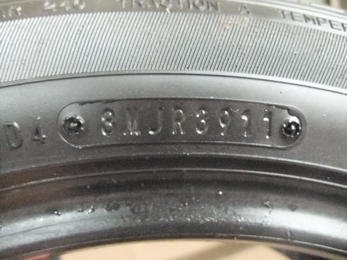 ยาง Dunlop 185/55/15 ปี11  สภาพสวยๆ ดอกหนามาก