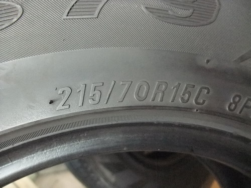 ยาง Maxxis 215/70/15 สภาพสวยๆ ดอกหนาๆ