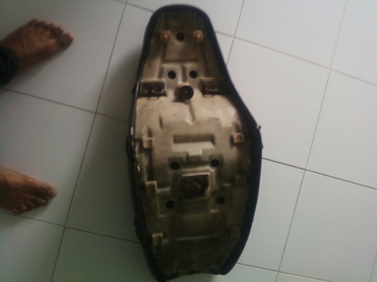 ขายเบาะนั่ง อิลิมิเนเตอร์ KAWASAK 400 CC ราคา 1000 บาท