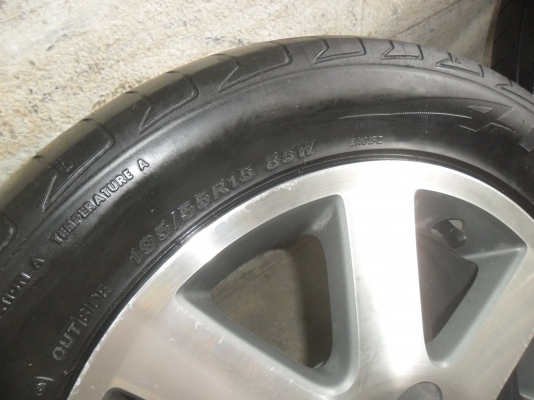 ล้อแม็ก 15นิ้ว 4รู100 พร้อมยาง ปี11 สวยๆ 4 ล้อ ราคา 4300 บาท