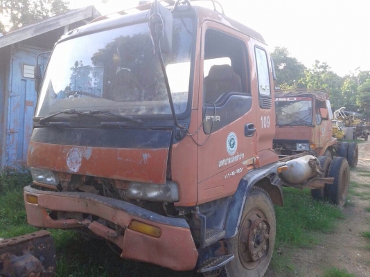 ขายแชสซีรถหกล้อ ISUZU DECA เครื่อง 195 แรง FTR33H มี 2 คัน ทะเบียนแจ้งจอด