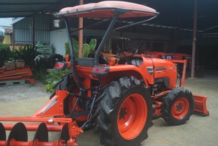 ขายรถไถ Kubota L 3608 (4WD) พร้อมดันหน้าและผาน5 ตราช้าง