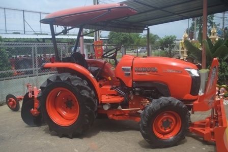 ขายรถไถ Kubota L 3608 (4WD) พร้อมดันหน้าและผาน5 ตราช้าง