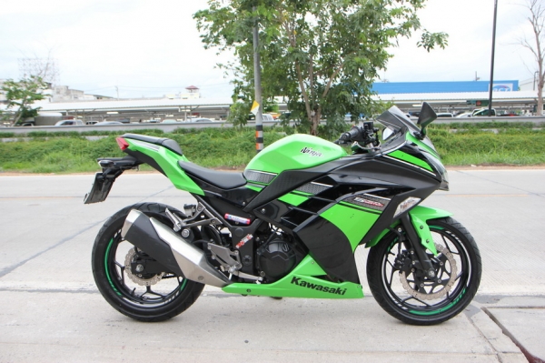 ขาย NINJA250 ปี2013  ทะเบียนพร้อมโอน มือเดียว เครื่องดีมาก พร้อมใช้