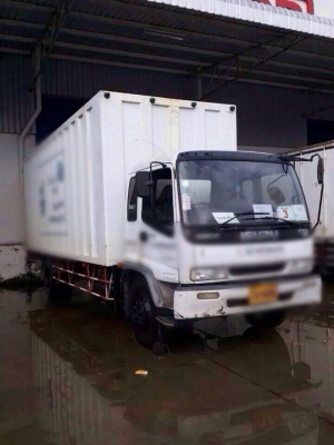 ขายรถบรรทุกหกล้อตู้แห้ง ISUZU FTR33X เครื่อง 6HH1 - 195 แรง ปี 43 ทะเบียนพร้อม