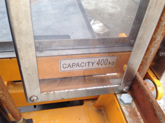 ขายลิฟยกของแบบเหยียบ รับน้ำหนักได้ 400 kg. ยกได้สูง 150 cm. สภาพสวย ขึ้น-ลง นิ่มมากครับ พร้อมใช้งานมี 2 ตัวครับ