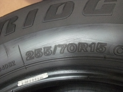 ยาง Bridgestone 255/70/15 ปี 09