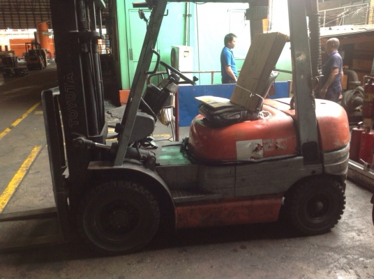 ขายรถฟอร์คลิฟต์ TOYATA ขนาด 2 ตัน ยกสูง 3 เมตร เครื่องดีเซล มี 2 คัน สภาพพร้อมใช้งาน