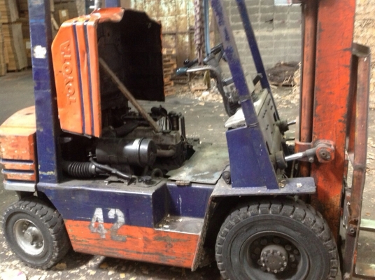 ขายรถฟอร์คลิฟต์ TOYATA ขนาด 2 ตัน ยกสูง 3 เมตร เครื่องดีเซล มี 2 คัน สภาพพร้อมใช้งาน