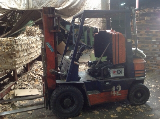ขายรถฟอร์คลิฟต์ TOYATA ขนาด 2 ตัน ยกสูง 3 เมตร เครื่องดีเซล มี 2 คัน สภาพพร้อมใช้งาน