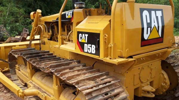 ขายแทรคเตอร์ CATD5B ซ่อมปรับสภาพทั้งคัน เครื่องยนต์ 44V NEW O/H