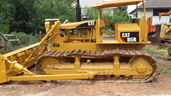 ขายแทรคเตอร์ CATD5B ซ่อมปรับสภาพทั้งคัน เครื่องยนต์ 44V NEW O/H