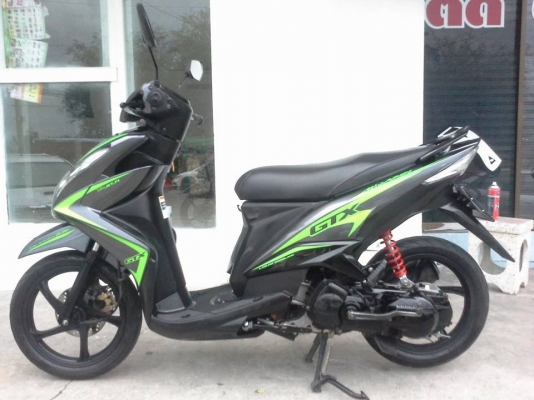 Yamaha Mio 125i GTX ตัวใหม่ล่าสุด ตัวท๊อป (ล้อแม็กซ์) ปี 2556 รถเพียง 10 เดือนเท่านั้น Yamaha Mio 125i GTX ตัวใหม่ล่าสุด ตัวท๊อป (ล้อแม็กซ์) ปี 2556 รถเพียง 10 เดือนเท่านั้น