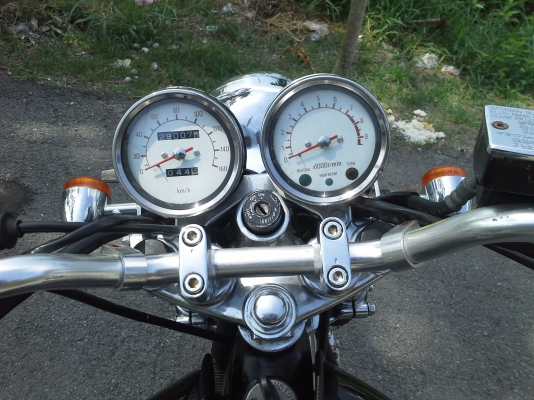 ขายYamaha Sr400cc.ปี2002 เครื่องแน่น สภาพตามรูป ไฟติดครบ