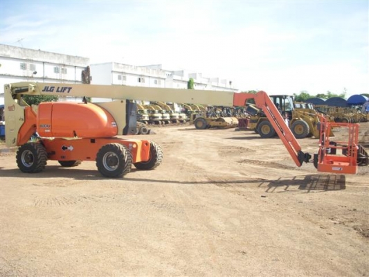 ขายรถกระเช้าบูมหักศอก 24 เมตร นำเข้าป้ายแดง รุ่น 800AJ ยี่ห้อ JLG