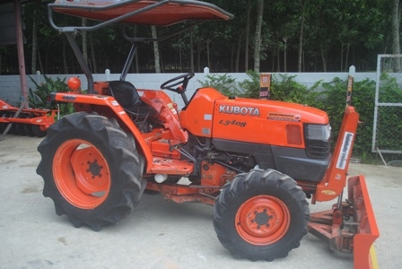 ขายรถไถ Kubota L 3408 (4WD) พร้อมดันหน้าตราช้าง และผานพรวน สีเดิมครับ
