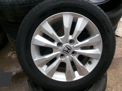 ขายล้อแม็กHONDA CITY ขอบ15 4 รู 100 พร้อมยาง 4 ล้อ ขายล้อแม็กHONDA CITY ขอบ15 4 รู 100 พร้อมยาง 4 ล้อ