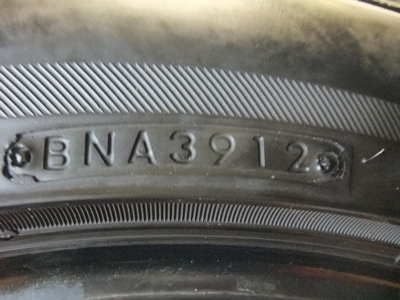 ยาง Bridgestone 215/55/17 ปี 12