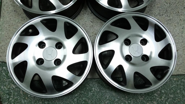 ล้อแม็กซ์ Honda Accord แม็กซ์เดิม ไม่คด ไม่ดุ้ง ไม่เคยซ่อม ทำสีปัดเงาใหม่ สวยปิ๊ง ล้อแม็กซ์ Honda Accord แม็กซ์เดิม ไม่คด ไม่ดุ้ง ไม่เคยซ่อม ทำสีปัดเงาใหม่ สวยปิ๊ง