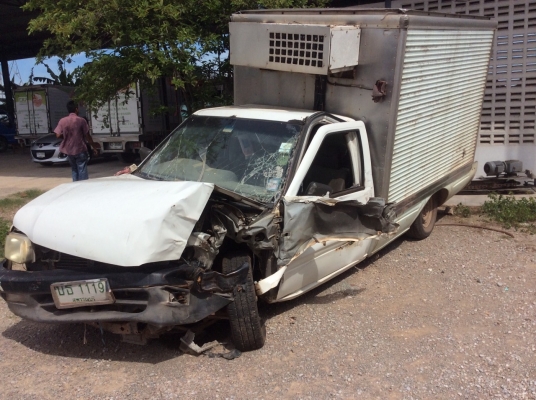 ขายซากISUZUดราก้อน ตอนเดียว ปี2001 เครื่อง2500 ภาษีขาด1ปี ขายตามสภาพ มีเล่มพร้อมชุดโอน ขาย 75,000 บาท