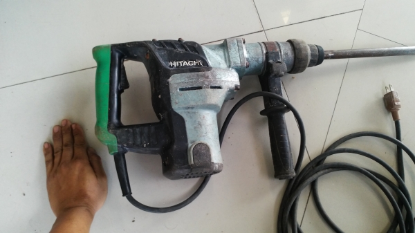 ขาย สว่านตัวไหญ่ 2 ระบบ hitachi
