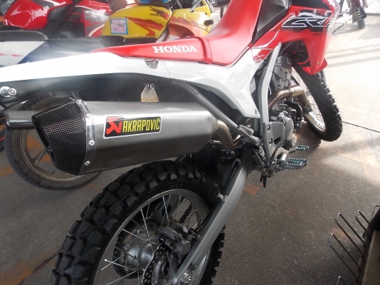 ขายท่อวิบากทรง akrapovic ทั้งเส้น 7000 ถ้วน