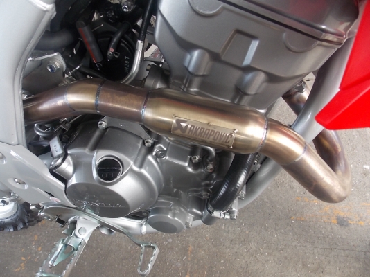 ขายท่อวิบากทรง akrapovic ทั้งเส้น 7000 ถ้วน