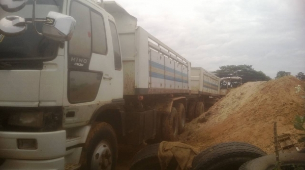 ***ขายแล้วครับขอบคุณ Truck2hand  ขาย10ล้อพ่วง แม่+ลูกดั้มหินทราย ราคาเบาๆ HINO FM3MNLD 240HP ปี45 เครื่องเดิมเกียร์เดิม M10C 240แรง เครื่องดี แน่นดี แรงดี เกียร์ดีไม่หลุด ช่วงล่างเดิมคัสซีดี ไม่ปะไม่ดาม แต่มีบวม ซับในช่วงคอ ซับบน-ซับล่าง บางจุด (ตามรูป)