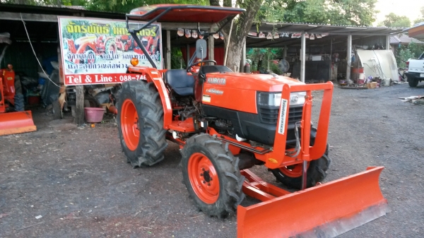 รถสวยพร้อมลุยมาแล้ว  L4508Di รุ่นประหยัดนำ้มัน จัดให้กับชุดใบดันหน้าและผานพรวนให้กันไปเลยครับ