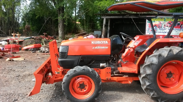 รถสวยพร้อมลุยมาแล้ว  L4508Di รุ่นประหยัดนำ้มัน จัดให้กับชุดใบดันหน้าและผานพรวนให้กันไปเลยครับ