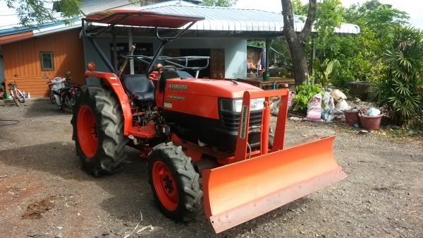 รถสวยพร้อมลุยมาแล้ว  L4508Di รุ่นประหยัดนำ้มัน จัดให้กับชุดใบดันหน้าและผานพรวนให้กันไปเลยครับ