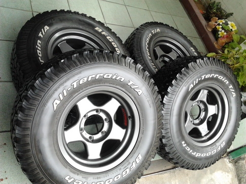 Lenso กว้าง8 ออฟ-15 + BF All 31/10.5/15 ปี09 สวยๆ 1ชุด Lenso กว้าง8 ออฟ-15 + BF All 31/10.5/15 ปี09 สวยๆ 1ชุด