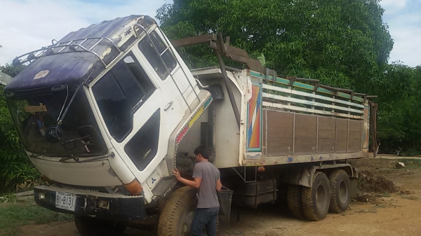 ขายสิบล้อสวยๆพร้อมใช้ สองเพลา 10เกียร์ เครื่อง195 ราคา650000ราคานี้งดต่อนะคับ