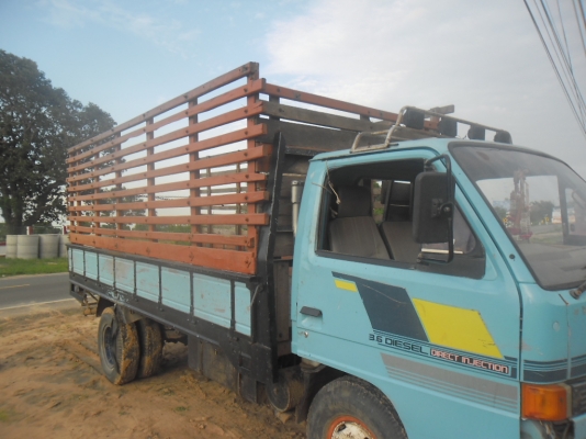 NKR 110 ขายตามสภาพครับ เครื่องดี แคชชี สวย เกียรสาย(เกียร์สั้น))