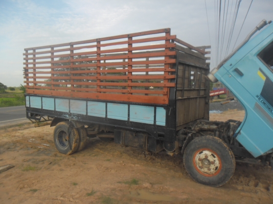 NKR 110 ขายตามสภาพครับ เครื่องดี แคชชี สวย เกียรสาย(เกียร์สั้น))