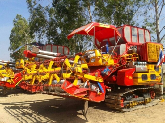 ขายรถเกี่ยวข้าวศักดิ์พัฒนาKM56 อุ้ม2.5ตัน เครื่อง6HH1 เทอร์โบ สภาพสวย ตัวเดิน12HT