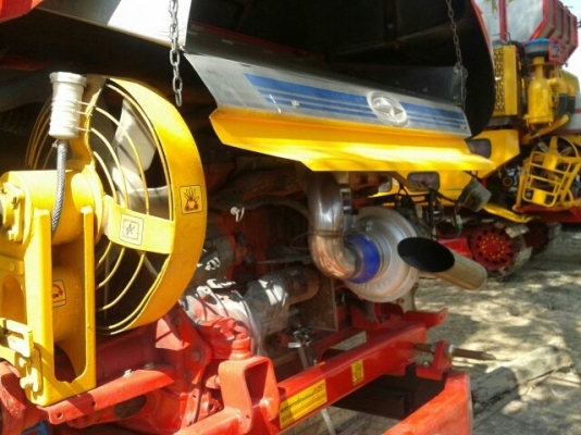 ขายรถเกี่ยวข้าวศักดิ์พัฒนาKM56 อุ้ม2.5ตัน เครื่อง6HH1 เทอร์โบ สภาพสวย ตัวเดิน12HT