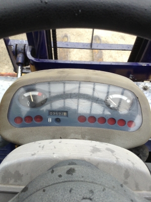 +++ ขายโฟล์คลิฟท์  KOMATSU  FG15-16 (รถนอกนำเข้า  3,500 ชม.)  ขนาด 1.5  ตัน  เครื่องยนต์เบนซิน  เสา 3 เมตร  เกียร์ธรรมดา  งา 1,070  มม.  ยางลม  *** สนใจรายละเอียด  ราคา  คุยได้ครับ โทร. 081-659-7598 ***