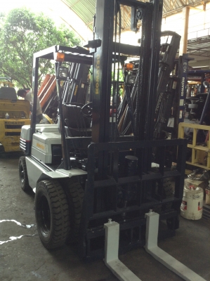 +++ ขายโฟล์คลิฟท์ KOMATSU  FD25-11 (รถนอกนำเข้า)  ขนาด 2.5  ตัน   เครื่องยนต์ดีเซลฝาดำ   เสา 4 เมตร   ฮิ้งค์โฟล์ค (งากระดก)  เกียร์ธรรมดา  งา 1,070  มม.  ยางตันใหม่ ล้อหน้าคู่ ยางตันหลังใหม่ *** สนใจรายละเอียด  ราคา คุยได้ครับ โทร. 081-659-7598 ***