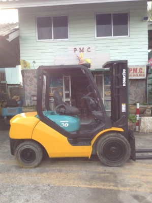 +++ ขายโฟล์คลิฟท์ KOMATSU  FD30-16 (รถสภาพดี พร้อมใช้งาน)   ขนาด 3 ตัน  เครื่องยนต์ดีเซล   เสา 4.5  เมตร 3 ท่อน   เกียร์ออโตเมติค   งา 1,070  มม.  ยางตัน  *** สนใจรายละเอียด  ราคา คุยได้ครับ โทร. 081-659-7598 ***