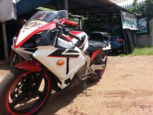 ลดแล้วสุดๆ4 สูบ  c b r ปี 89  250  4 สูบนะ ถูกมากจัดไห้เลยคับ