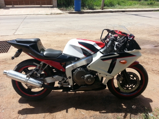 ลดแล้วสุดๆ4 สูบ  c b r ปี 89  250  4 สูบนะ ถูกมากจัดไห้เลยคับ