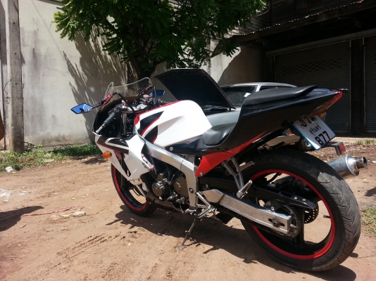 ลดแล้วสุดๆ4 สูบ  c b r ปี 89  250  4 สูบนะ ถูกมากจัดไห้เลยคับ